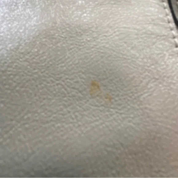 LIKE NEW COACH LEATHER SHOULDER BAG - Picture 6 of 7